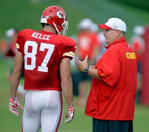 Travis Kelce Wall Poster picture 721597