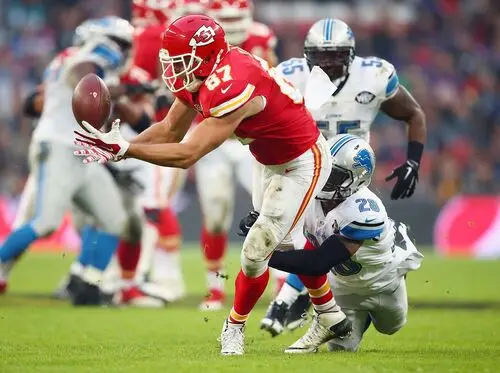 Travis Kelce Wall Poster picture 721606