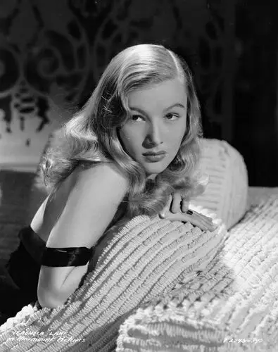 Veronica Lake Protected Face mask - idPoster.com
