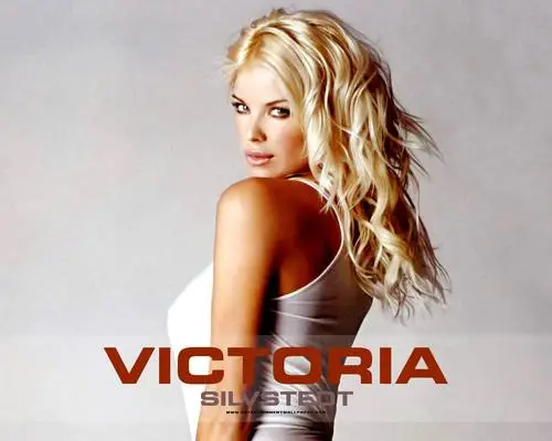 Victoria Silvstedt White T-Shirt - idPoster.com