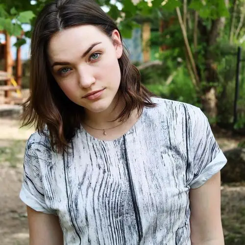 Violett Beane Jigsaw Puzzle picture 546285