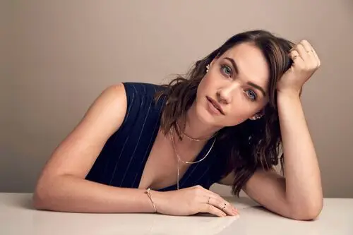 Violett Beane Wall Poster picture 886668