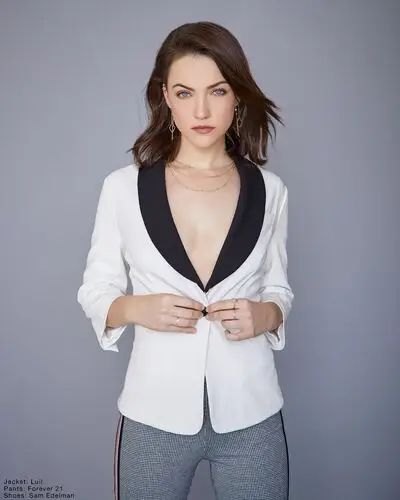 Violett Beane Wall Poster picture 886677