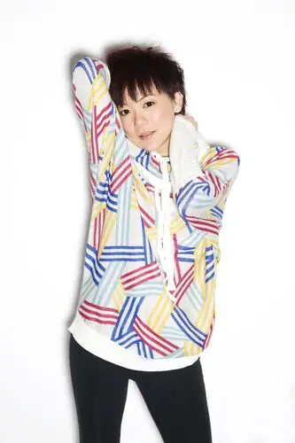 Winnie Leung White T-Shirt - idPoster.com