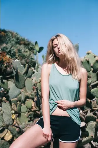 Anouk van Kleef Women's Colored  Long Sleeve T-Shirt - idPoster.com