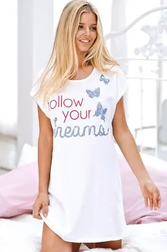 Danielle Knudson Women's Colored T-Shirt - idPoster.com