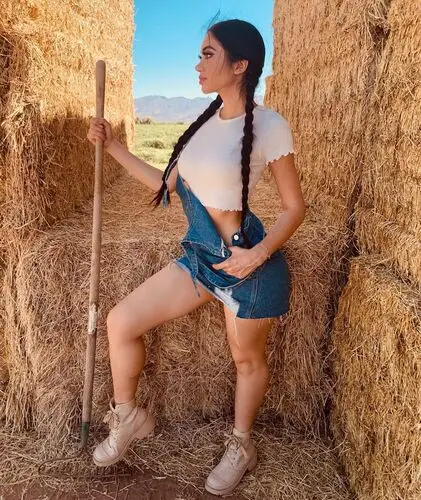 Jailyne Ojeda Wall Poster picture 914172
