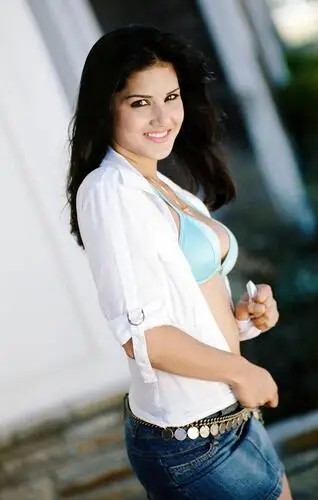 Sunny Leone White T-Shirt - idPoster.com
