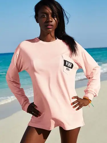 Zuri Tibby Women's Colored T-Shirt - idPoster.com