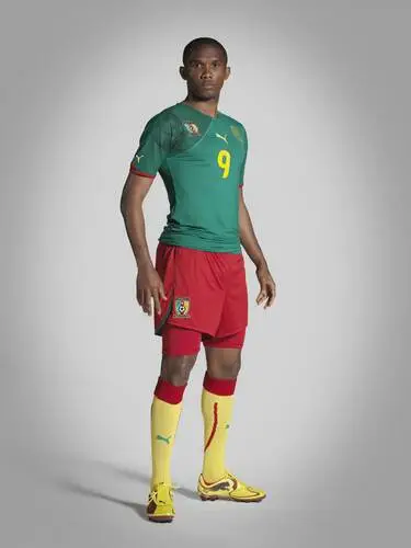Cameroon National football team Men's Colored T-Shirt - idPoster.com
