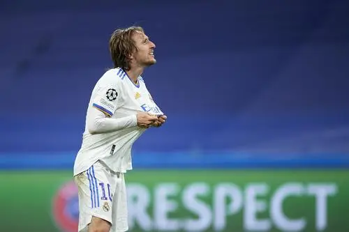 Luka Modric Wall Poster picture 1035555