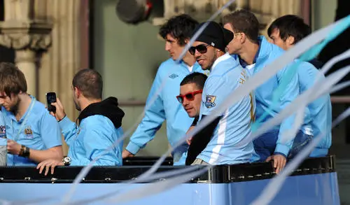 Manchester City Men's Colored  Long Sleeve T-Shirt - idPoster.com