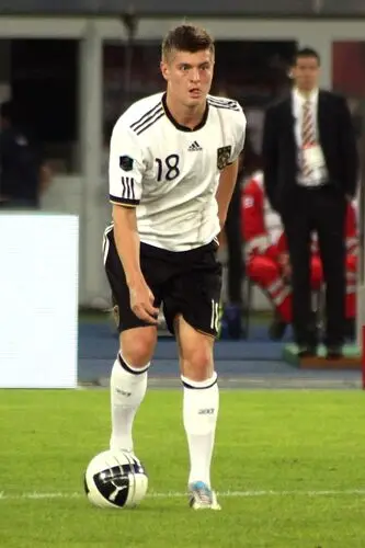 Toni Kroos Wall Poster picture 672065