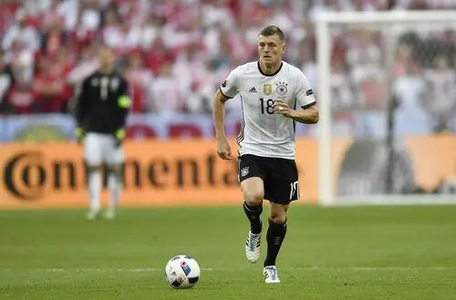 Toni Kroos Wall Poster picture 672069